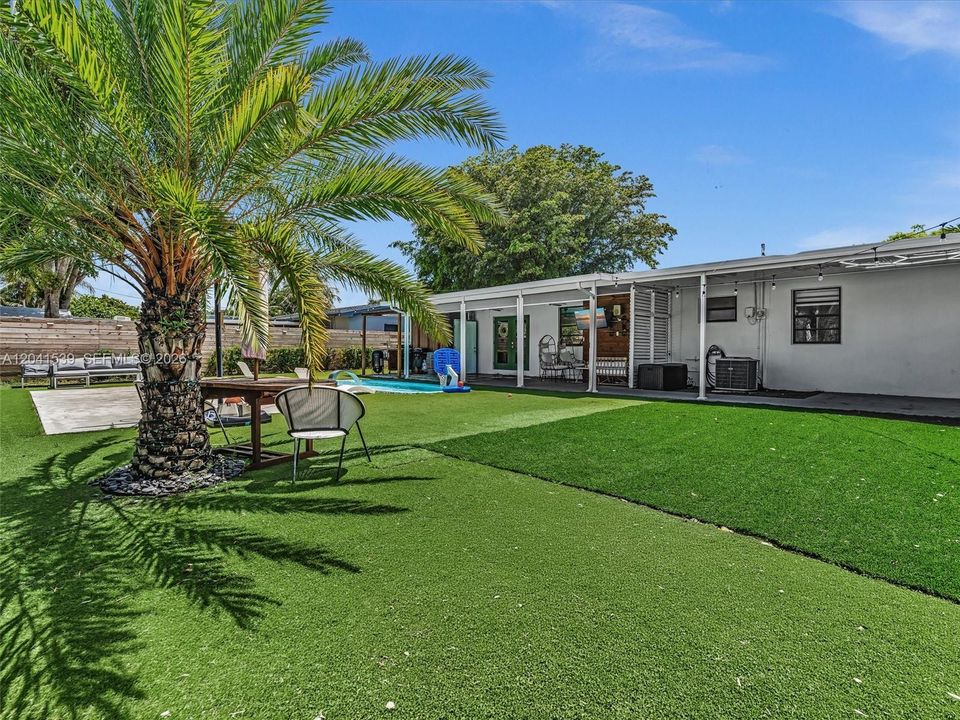 En Venta: $689,000 (4 camas, 2 baños, 1534 Pies cuadrados)