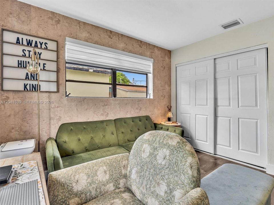 En Venta: $689,000 (4 camas, 2 baños, 1534 Pies cuadrados)