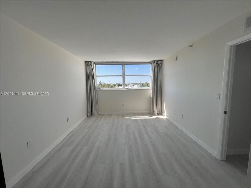 For Rent: $2,450 (1 beds, 1 baths, 775 Square Feet)