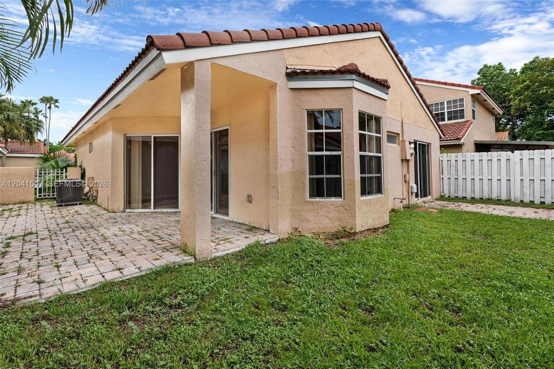 На продажу: $529,900 (2 спален, 2 ванн, 962 Квадратных фут)