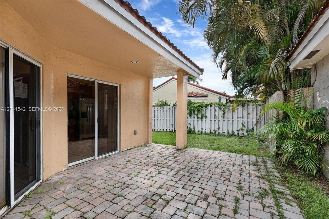 На продажу: $529,900 (2 спален, 2 ванн, 962 Квадратных фут)