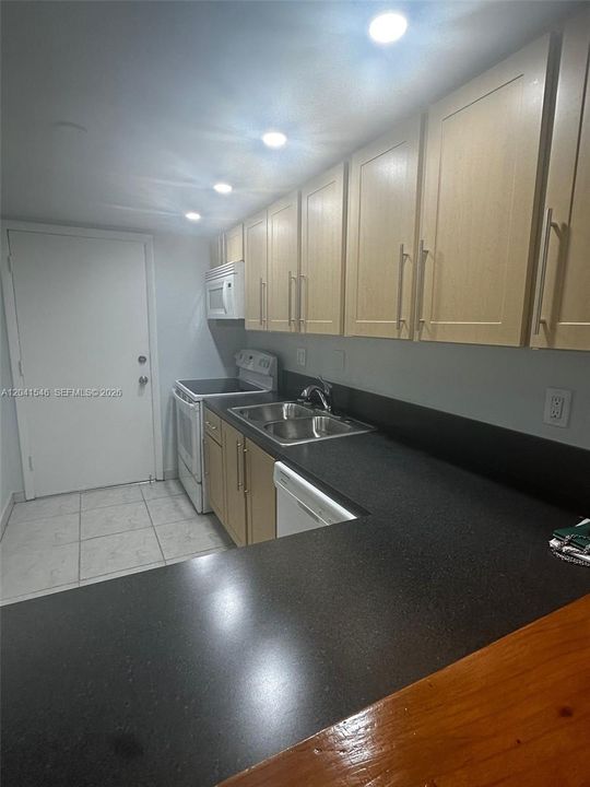 En Renta: $2,200 (2 camas, 2 baños, 1000 Pies cuadrados)