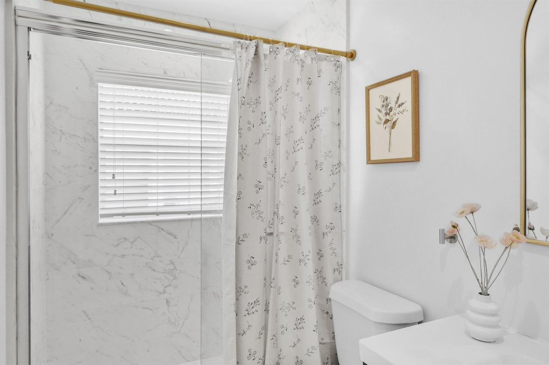 6 Guest Bathroom (4)