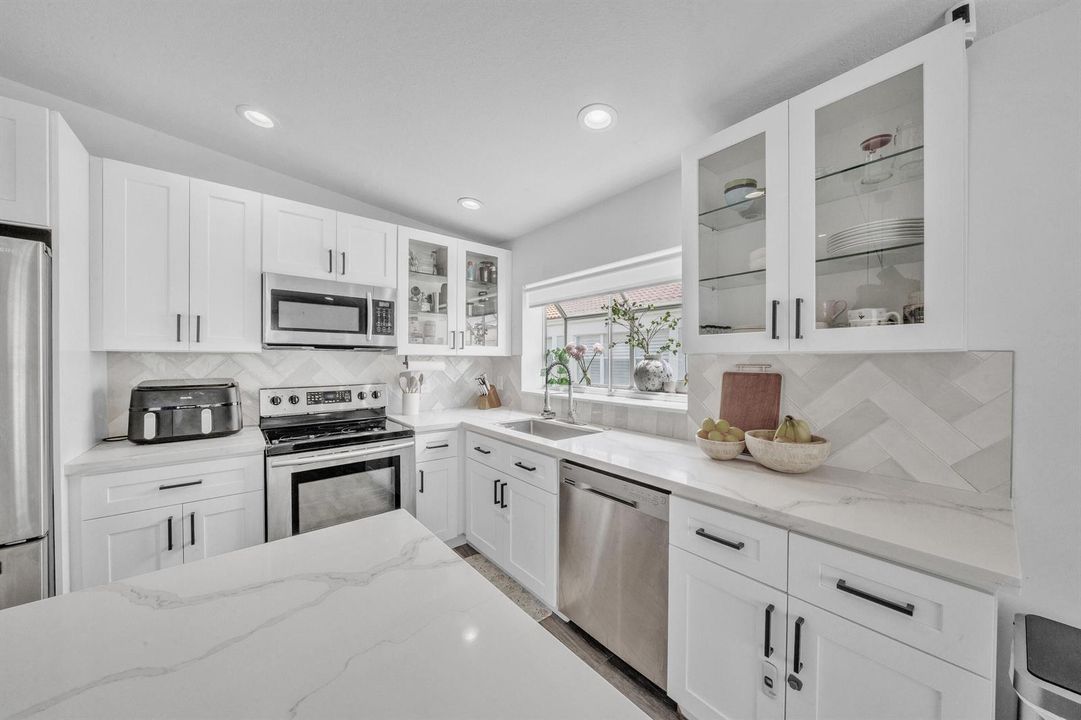18 Kitchen (2)