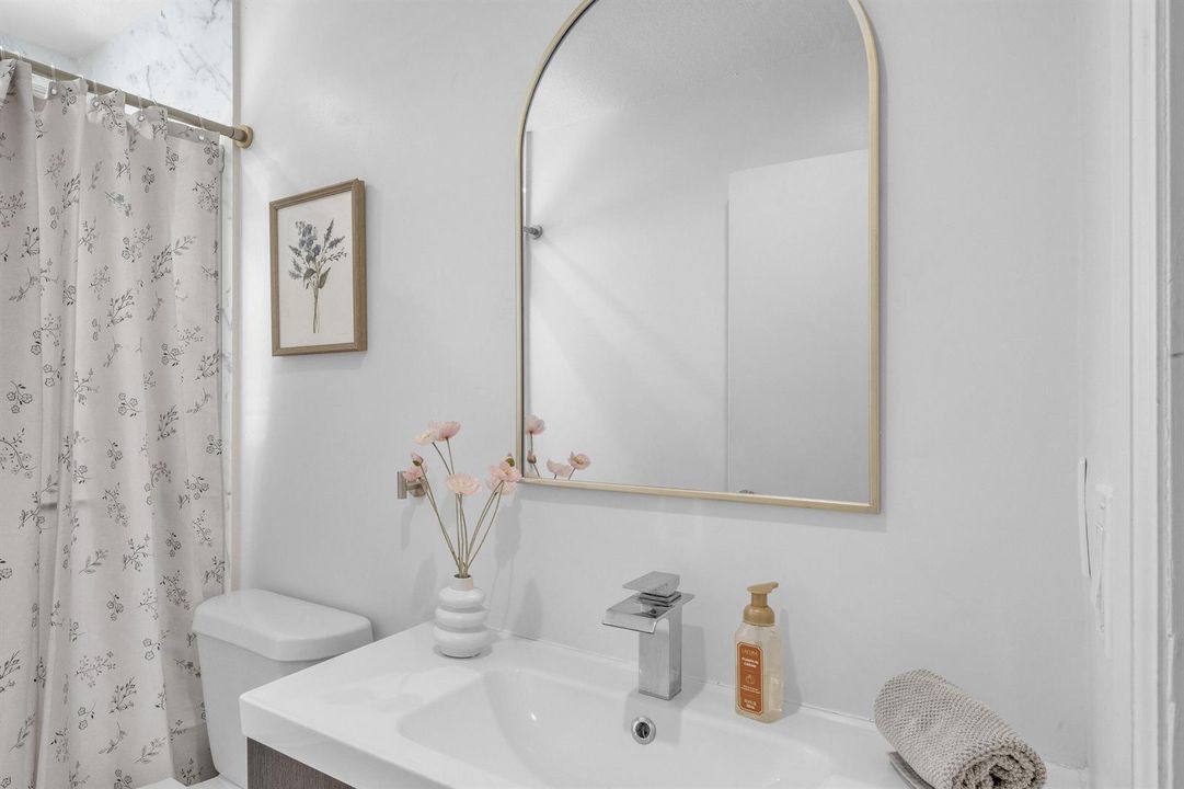 6 Guest Bathroom (3)