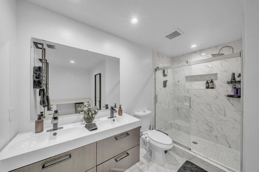 13 Primary Bathroom (3)