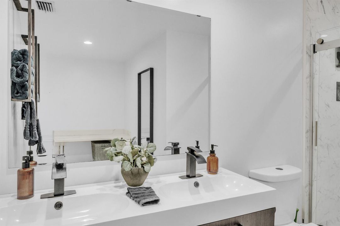 13 Primary Bathroom (4)