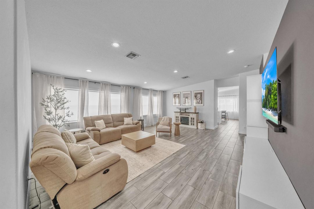 10 Living Area (1)