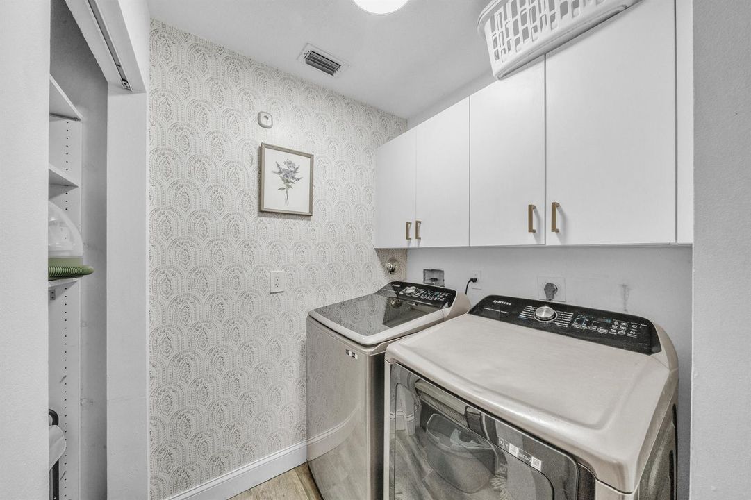7 Laundry Room (2)