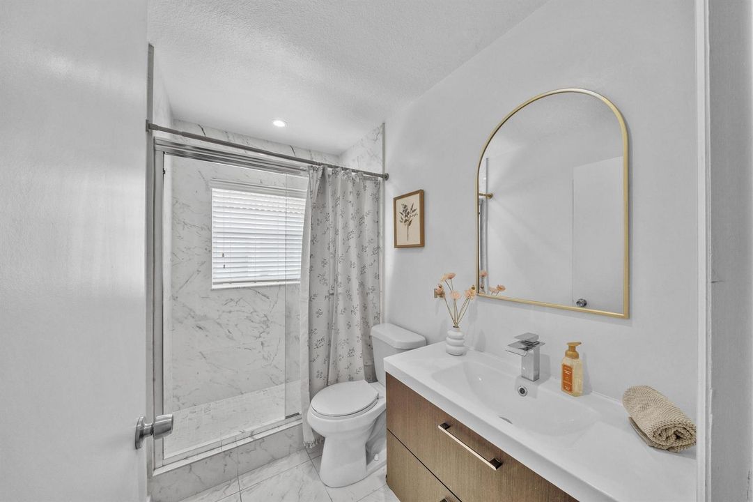 6 Guest Bathroom (2)