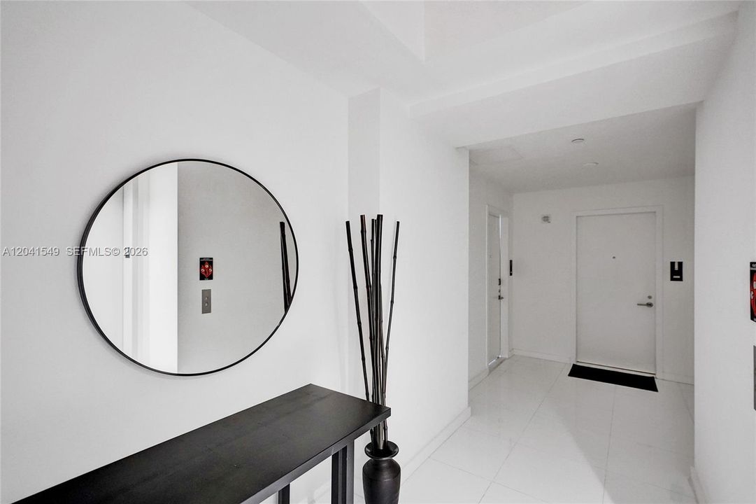 For Sale: $549,000 (1 beds, 2 baths, 1018 Square Feet)