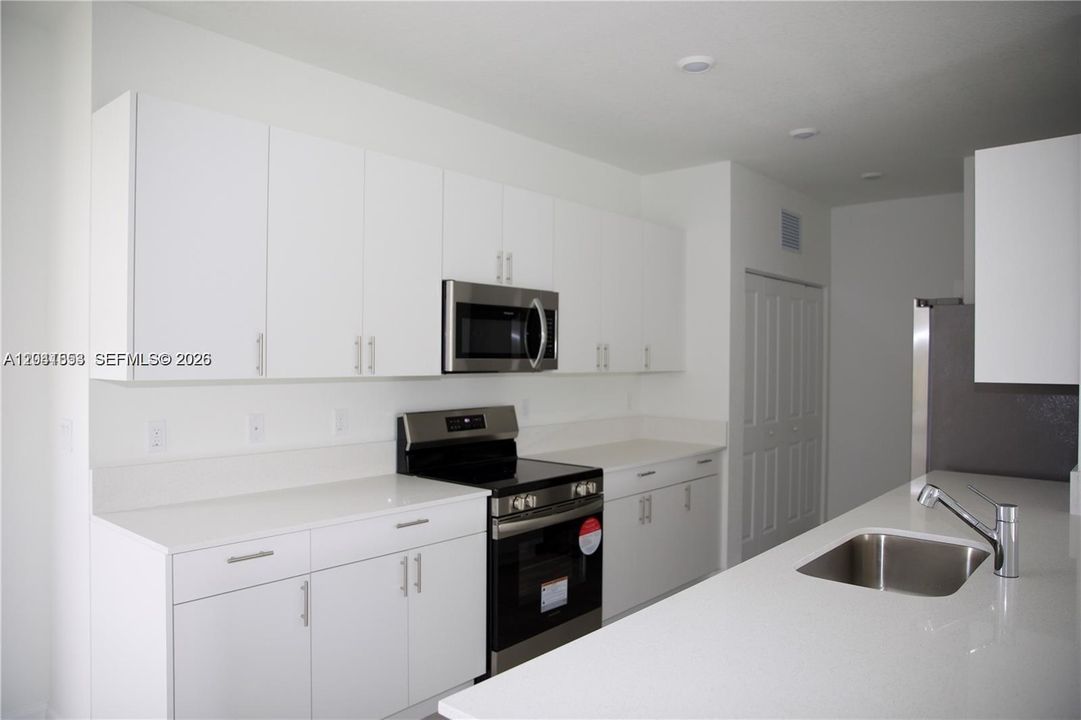 For Rent: $4,200 (3 beds, 3 baths, 1738 Square Feet)