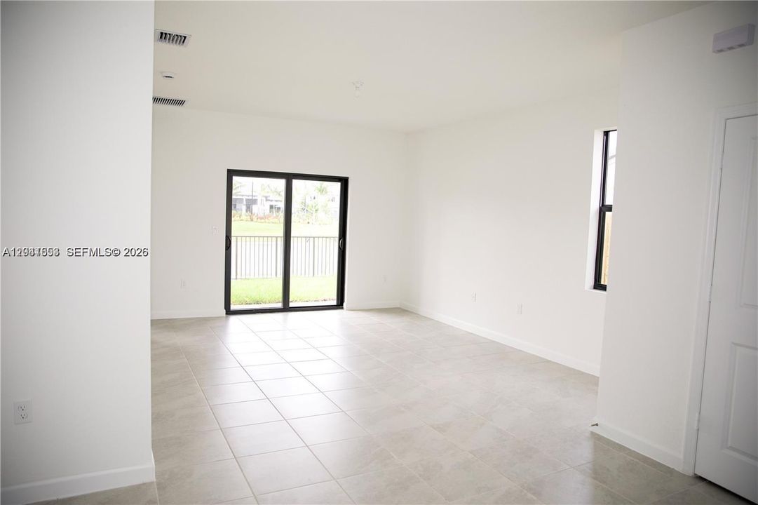 For Rent: $4,200 (3 beds, 3 baths, 1738 Square Feet)