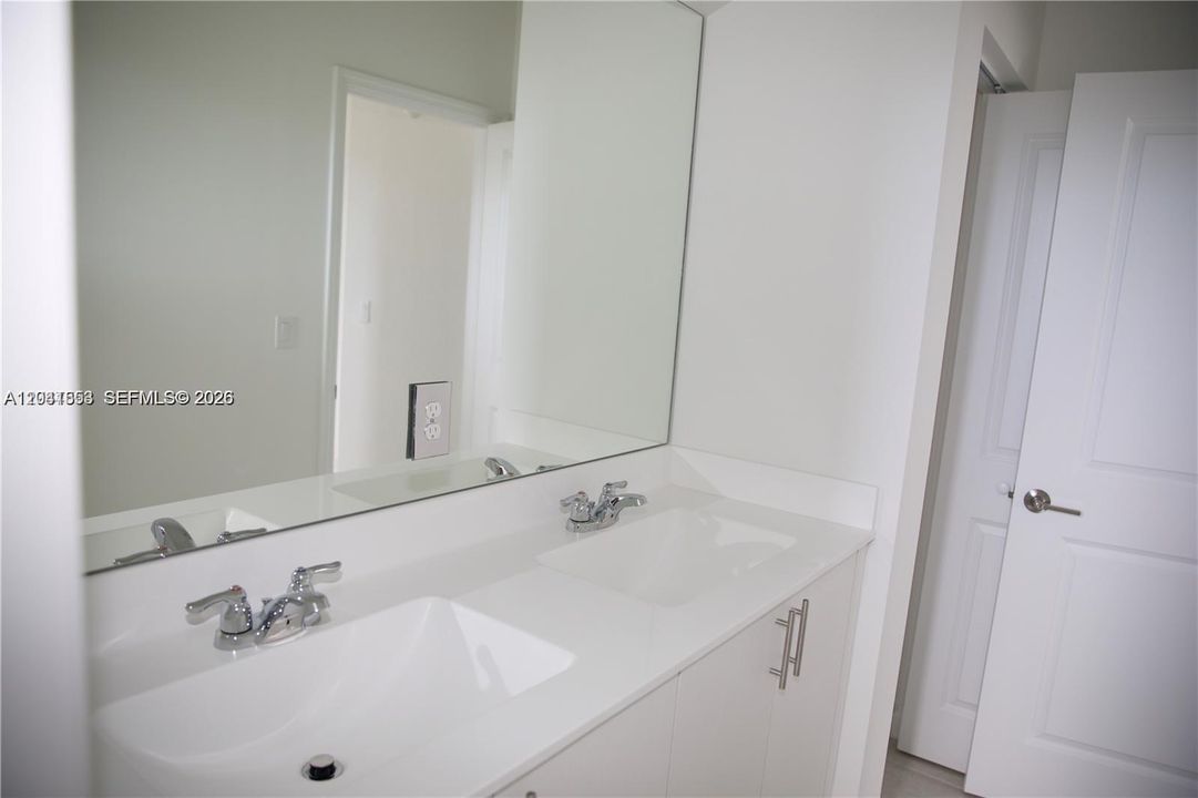 For Rent: $4,200 (3 beds, 3 baths, 1738 Square Feet)