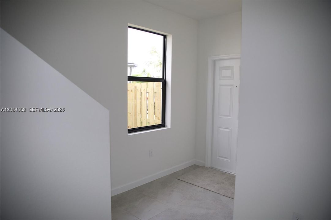 For Rent: $4,200 (3 beds, 3 baths, 1738 Square Feet)