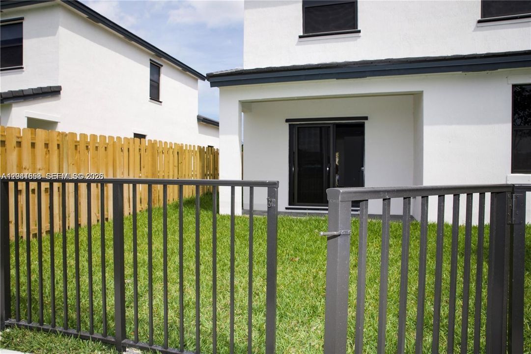 For Rent: $4,200 (3 beds, 3 baths, 1738 Square Feet)