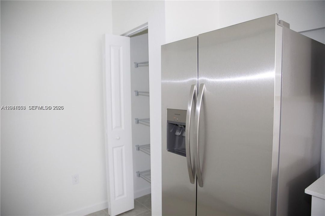 For Rent: $4,200 (3 beds, 3 baths, 1738 Square Feet)