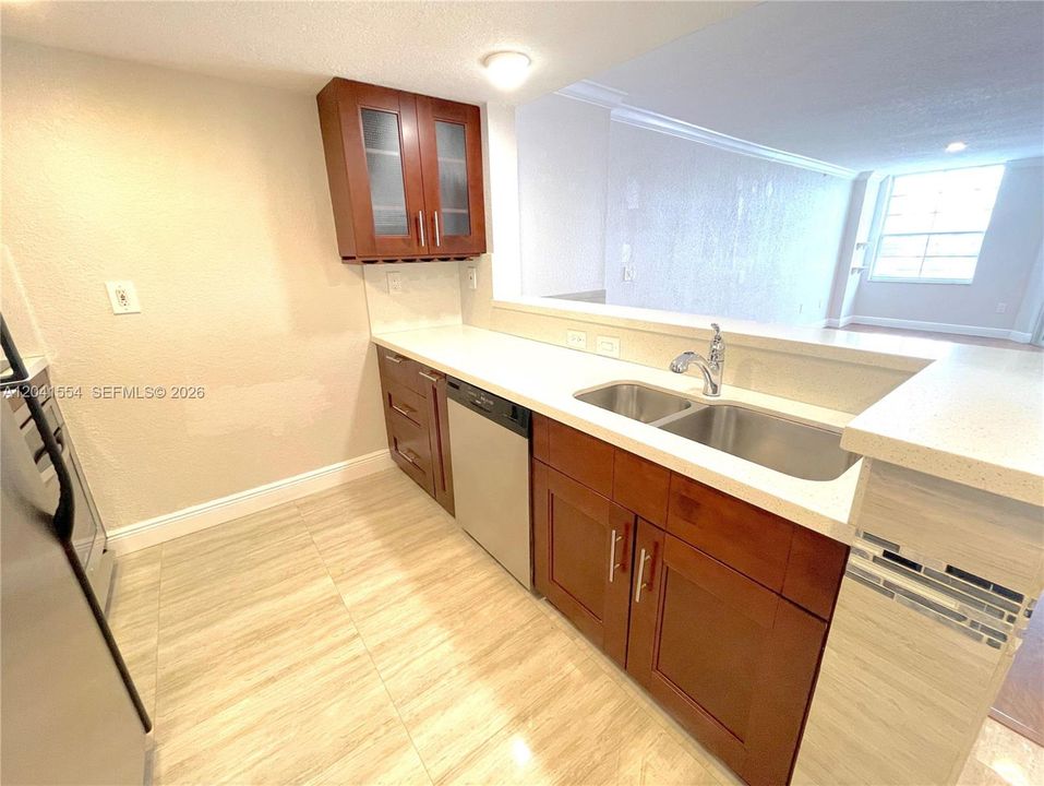 For Rent: $2,395 (1 beds, 1 baths, 870 Square Feet)