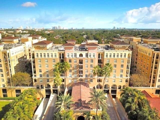 For Rent: $2,395 (1 beds, 1 baths, 870 Square Feet)