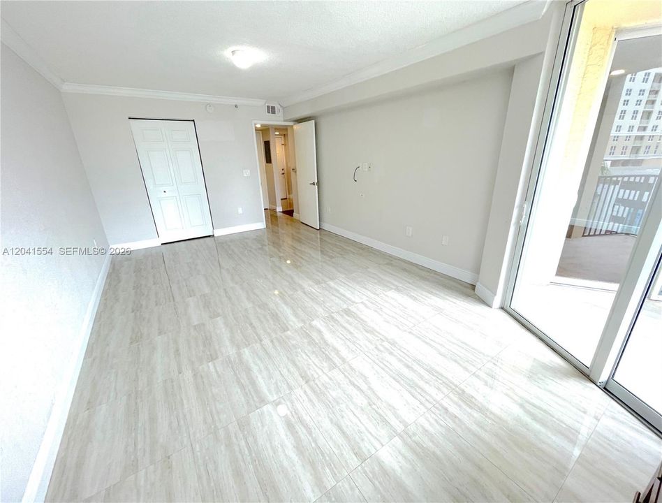 For Rent: $2,395 (1 beds, 1 baths, 870 Square Feet)