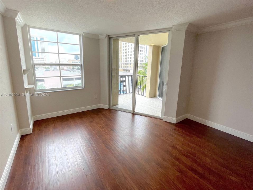 For Rent: $2,395 (1 beds, 1 baths, 870 Square Feet)