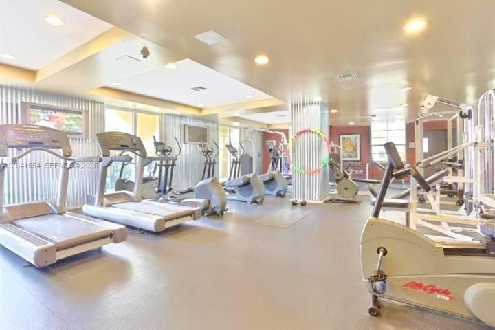 For Rent: $2,395 (1 beds, 1 baths, 870 Square Feet)