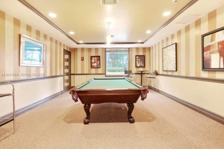 For Rent: $2,395 (1 beds, 1 baths, 870 Square Feet)