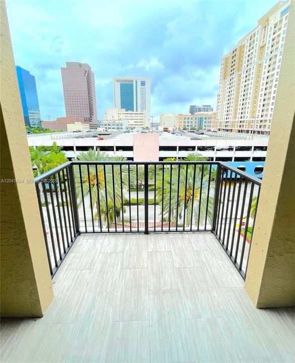 For Rent: $2,395 (1 beds, 1 baths, 870 Square Feet)