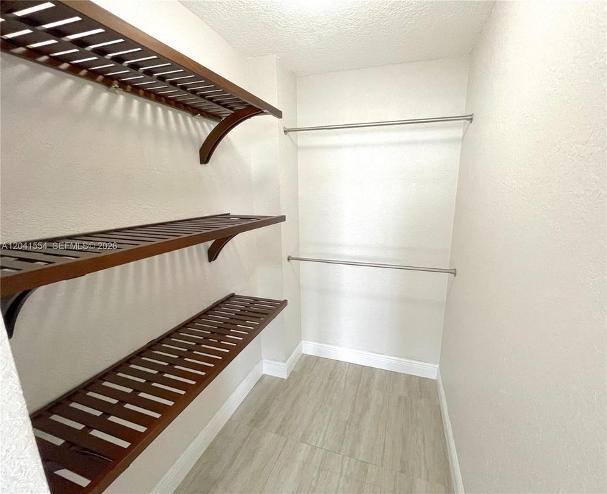 For Rent: $2,395 (1 beds, 1 baths, 870 Square Feet)