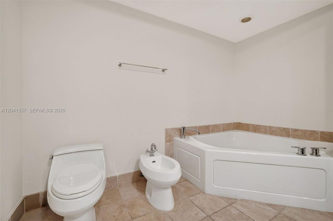 В аренду: $4,700 (1 спален, 1 ванн, 881 Квадратных фут)