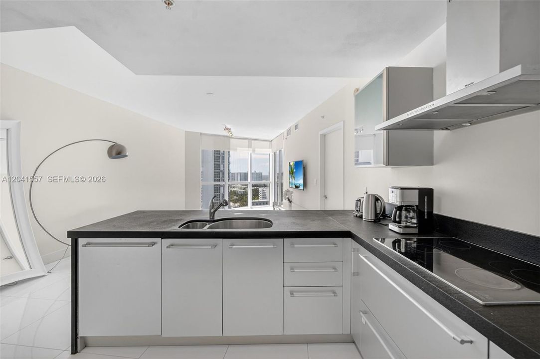 В аренду: $4,700 (1 спален, 1 ванн, 881 Квадратных фут)