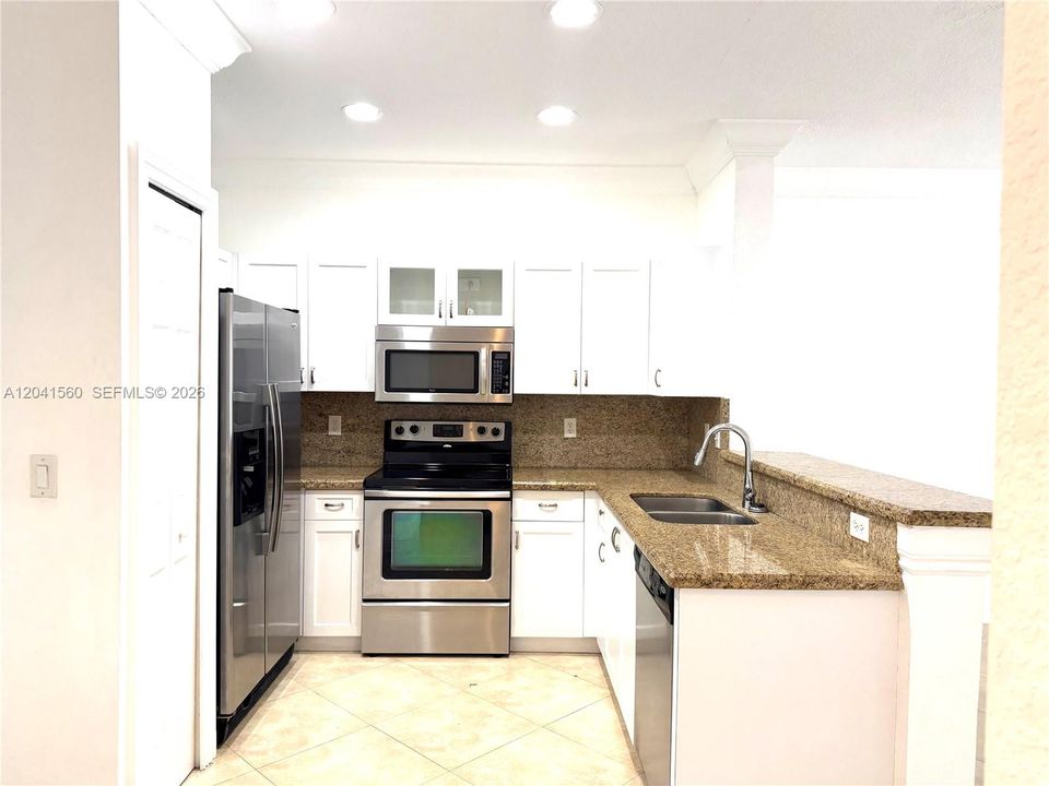 For Rent: $3,499 (2 beds, 2 baths, 1155 Square Feet)