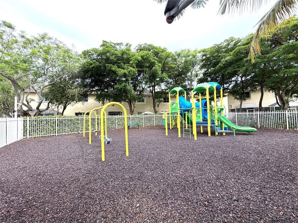 For Rent: $3,499 (2 beds, 2 baths, 1155 Square Feet)