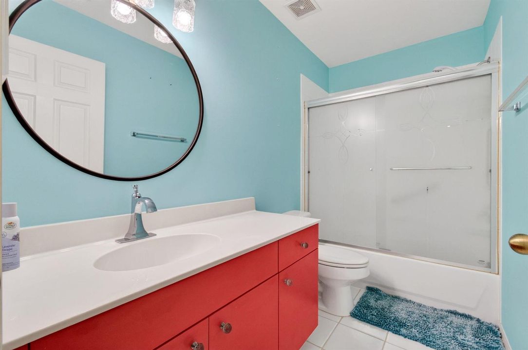 UPSTAIRS BATHROOM