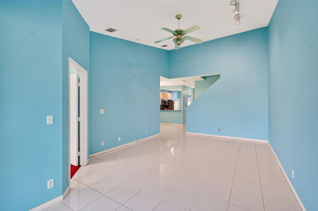 LIVING ROOM TO FRONT OF HOME