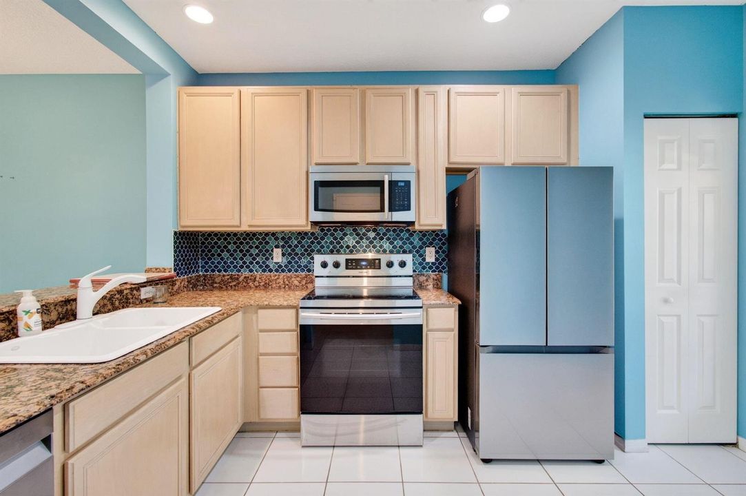 KITCHEN WITH PANTRY