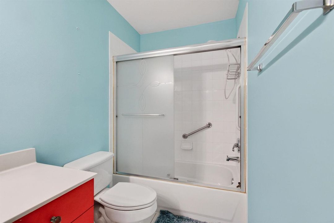 UPSTAIRS WITH TUB