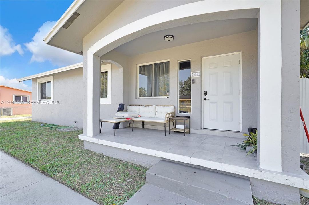 En Venta: $619,000 (3 camas, 2 baños, 1706 Pies cuadrados)