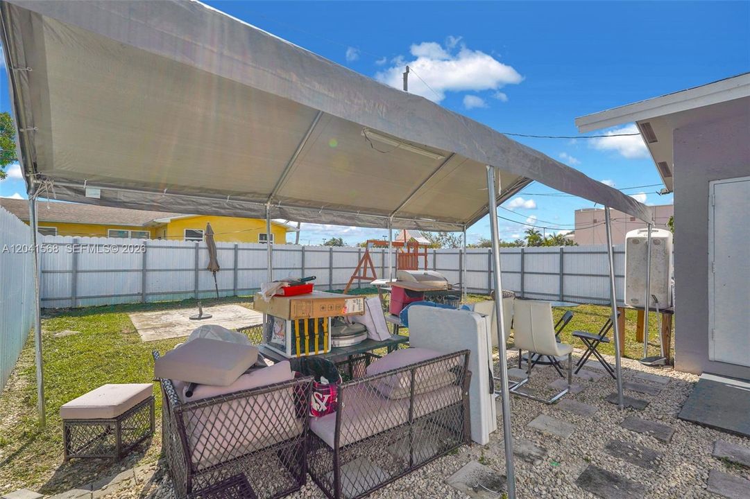 En Venta: $619,000 (3 camas, 2 baños, 1706 Pies cuadrados)