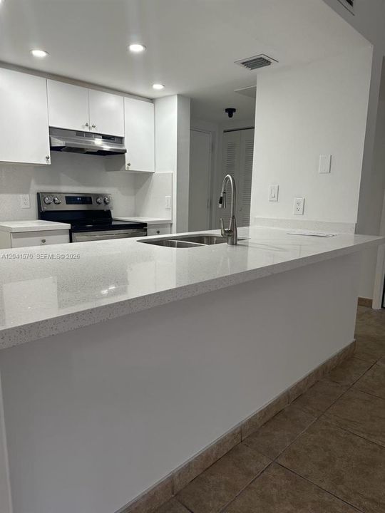 For Sale: $309,500 (2 beds, 2 baths, 992 Square Feet)