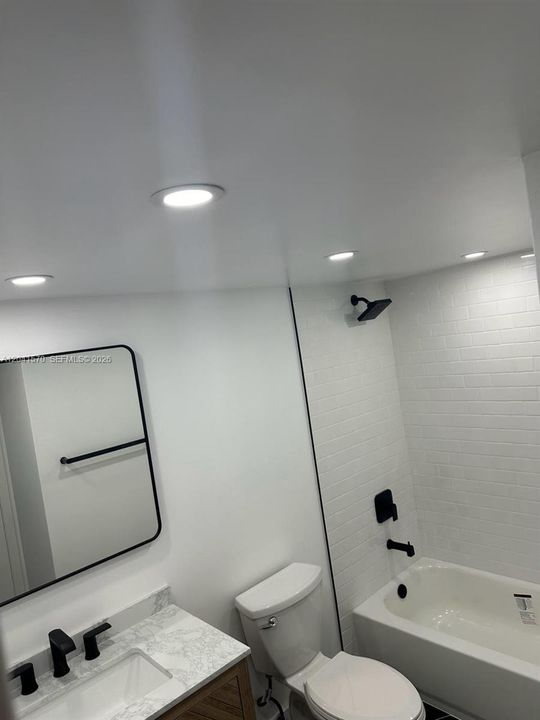 For Sale: $309,500 (2 beds, 2 baths, 992 Square Feet)