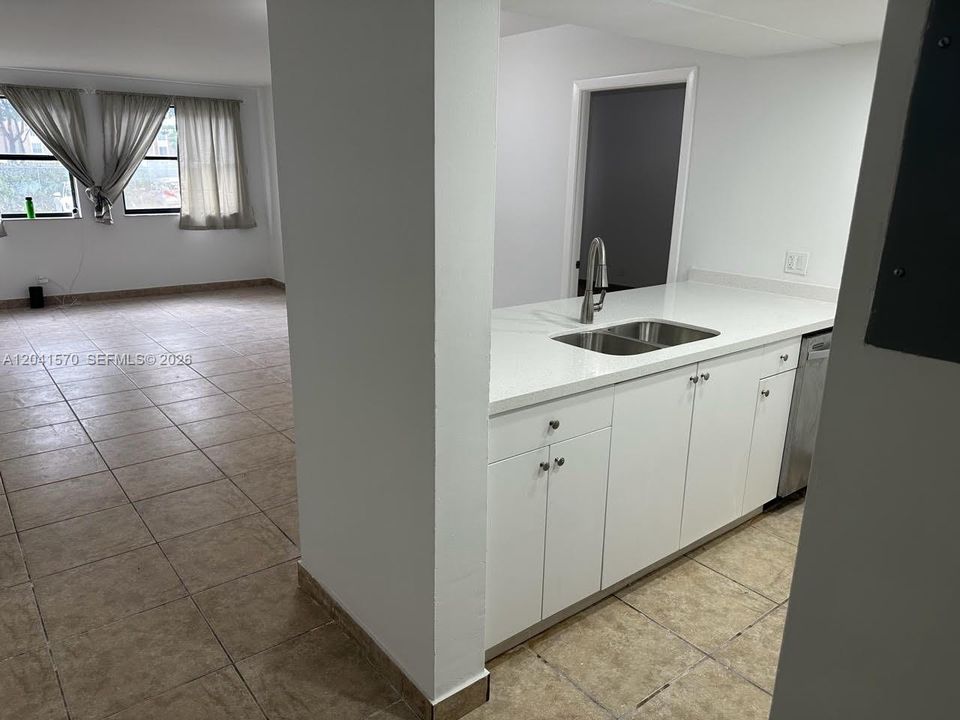For Sale: $309,500 (2 beds, 2 baths, 992 Square Feet)