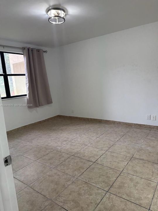 For Sale: $309,500 (2 beds, 2 baths, 992 Square Feet)