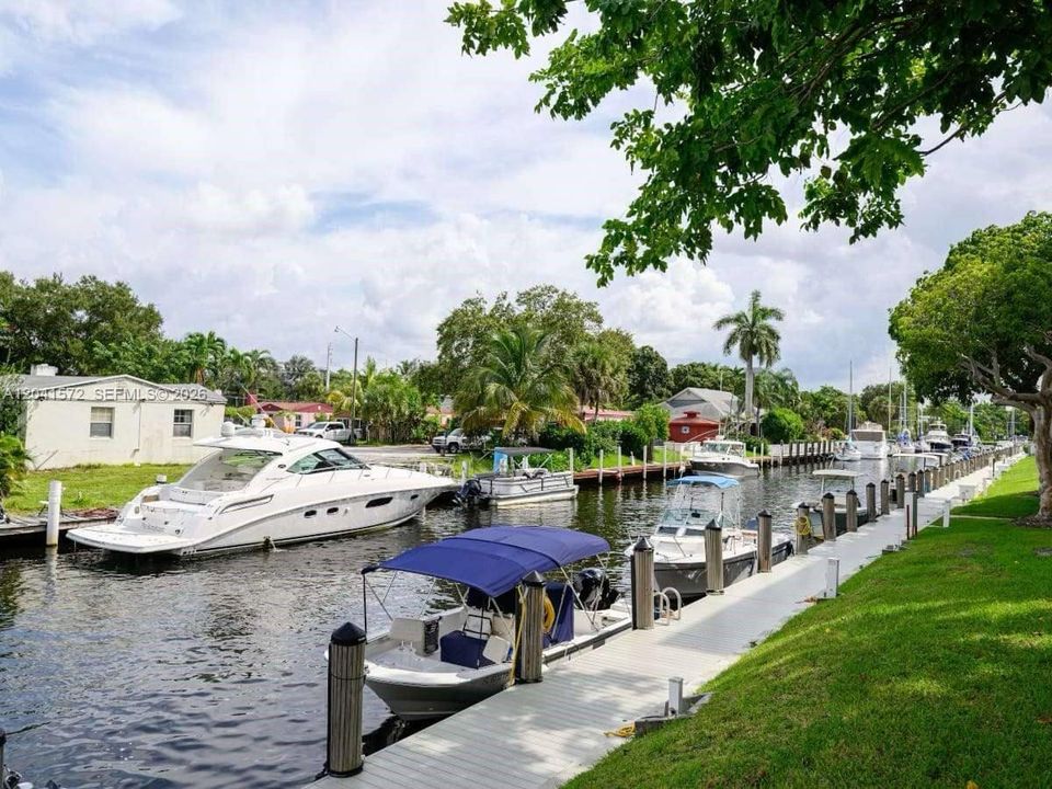 For Rent: $2,550 (2 beds, 2 baths, 1025 Square Feet)