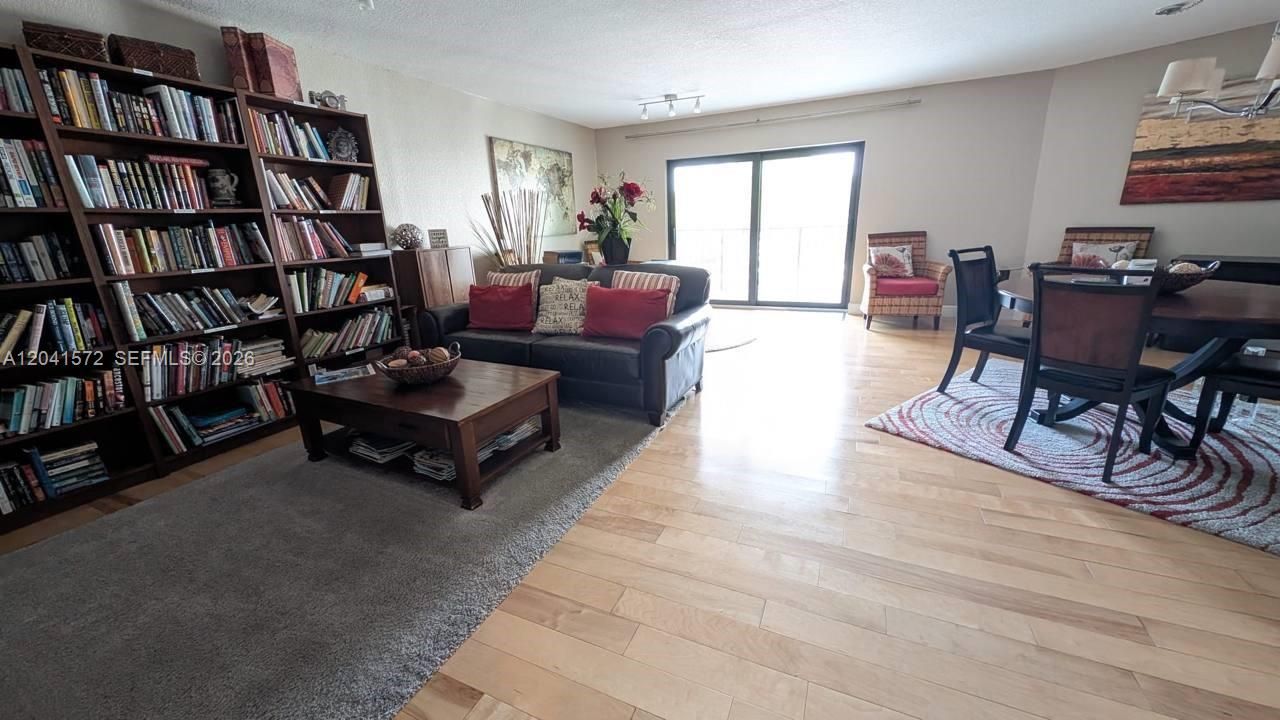 For Rent: $2,550 (2 beds, 2 baths, 1025 Square Feet)