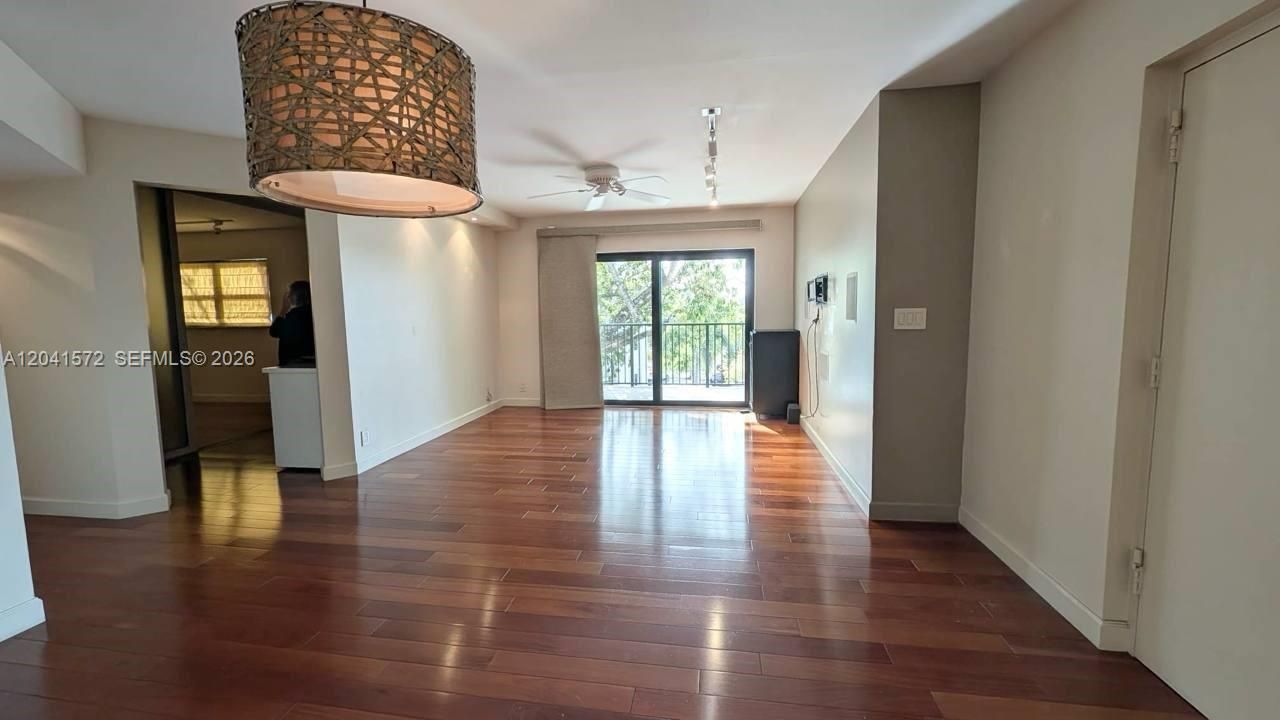 For Rent: $2,550 (2 beds, 2 baths, 1025 Square Feet)