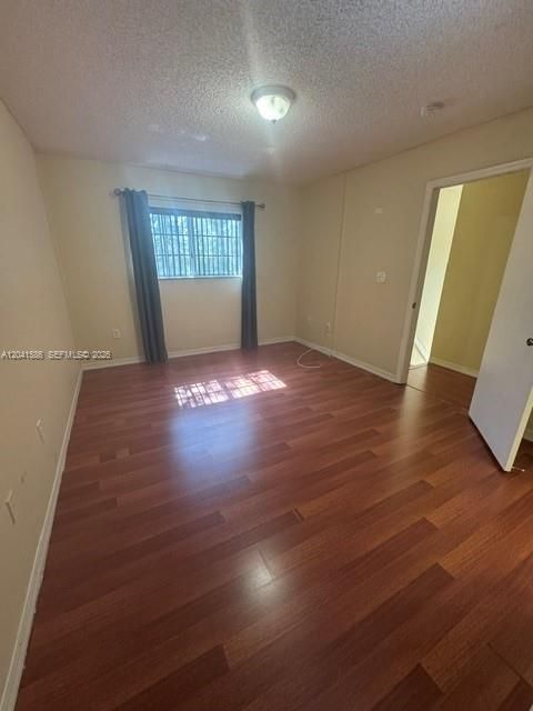 На продажу: $399,900 (2 спален, 2 ванн, 1160 Квадратных фут)