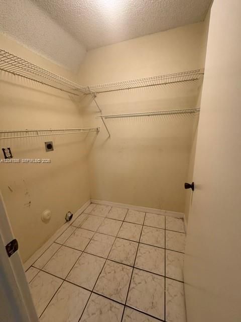 На продажу: $399,900 (2 спален, 2 ванн, 1160 Квадратных фут)
