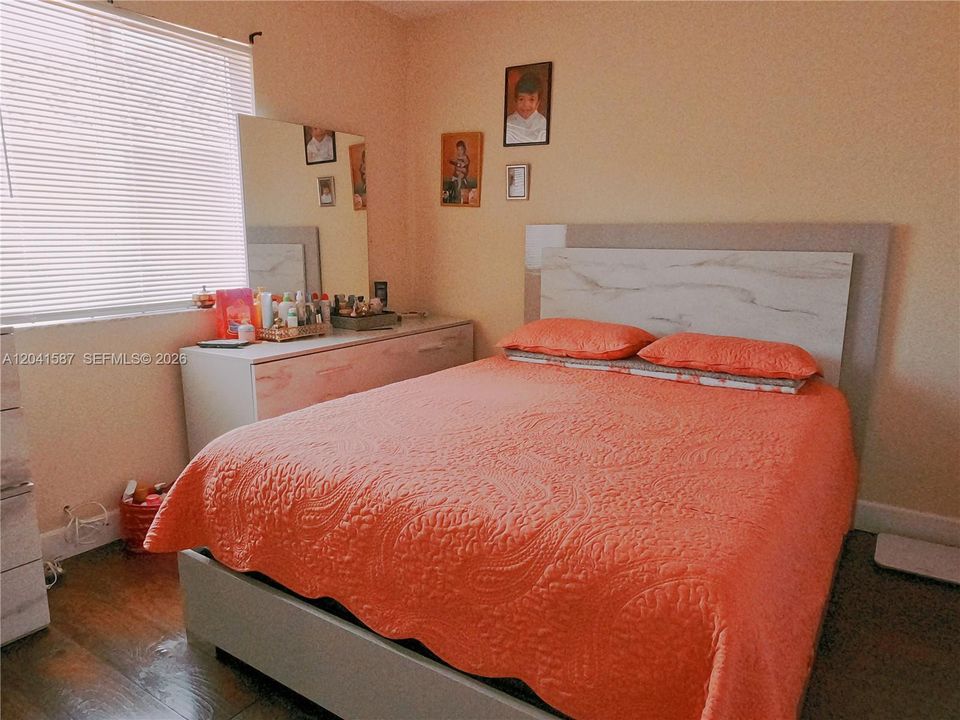 En Venta: $630,000 (3 camas, 2 baños, 1180 Pies cuadrados)