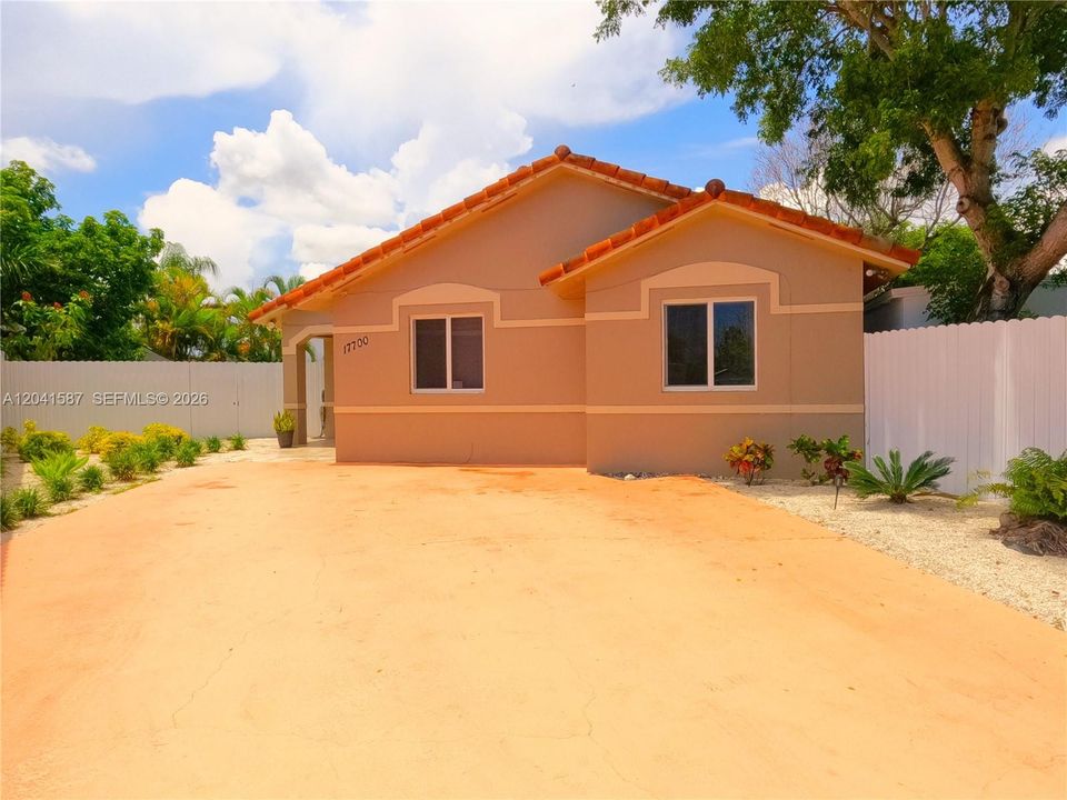 En Venta: $630,000 (3 camas, 2 baños, 1180 Pies cuadrados)